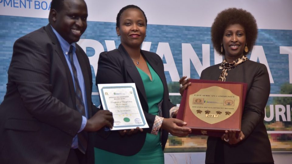 Honorable Clare Akamanzi CEO of RDB handing over the operating licence and grade plaque to Hotel des Milles Collines (Picture by Gentil Gisubizo)