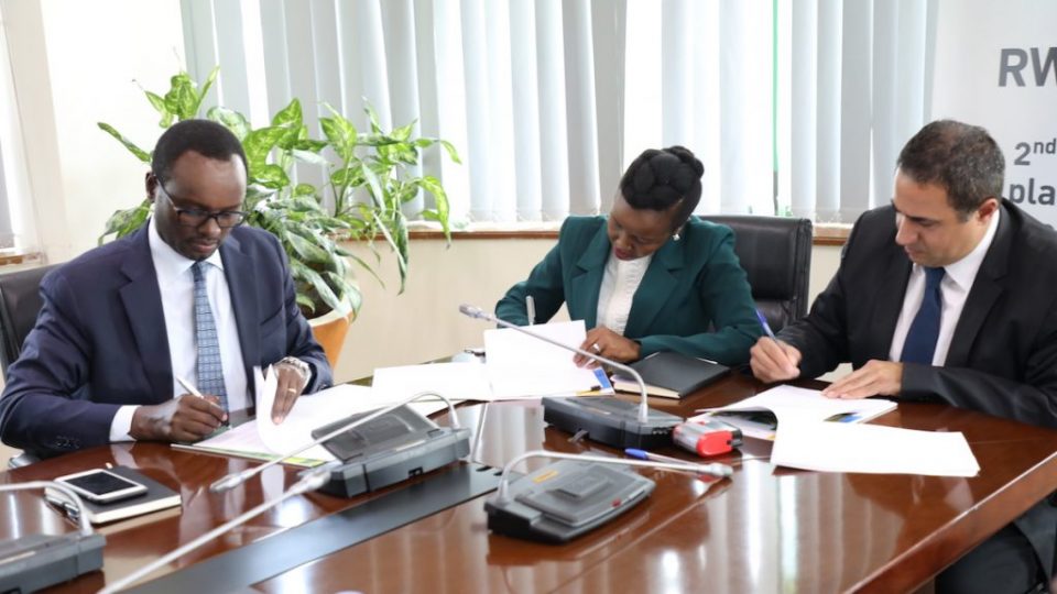 From L-R, RDB’s Deputy CEO, Emmanuel Hategeka, Minister of ICT & Innovation, Paula Ingabire and Motorola Solutions General Manager, Yuval Hanan sign the agreement