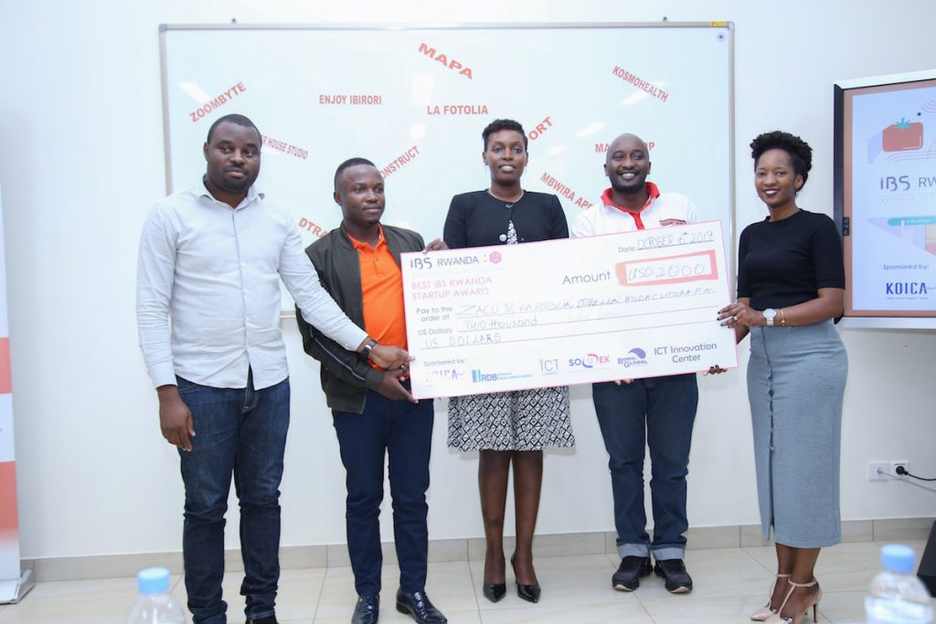 Permanent Secretary in Ministry of ICT & Innovation, Claudette Irere handing over the dummy check to winners of Inclusive Business Solution Program